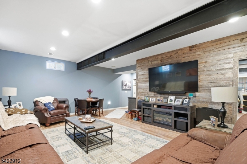 173 Point Breeze Dr
