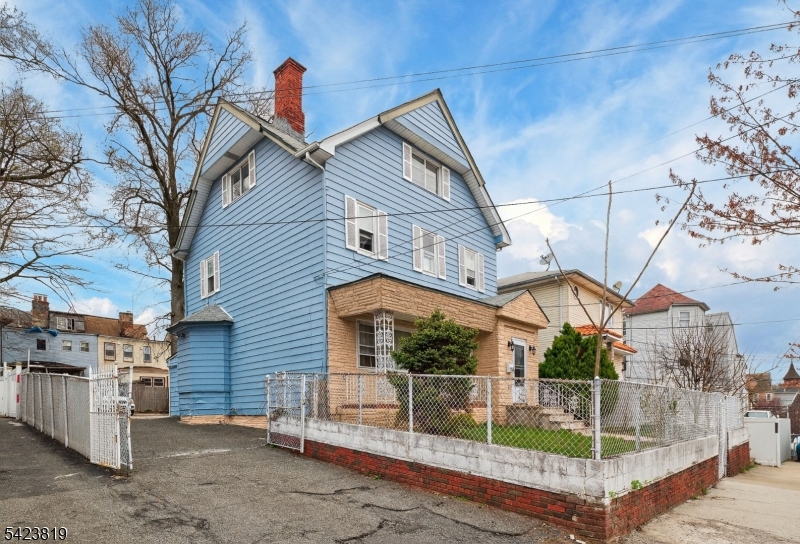 752 Highland Ave
