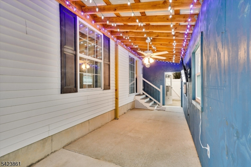 111 N Laurel St