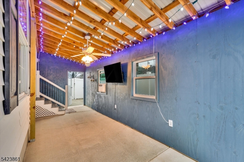 111 N Laurel St