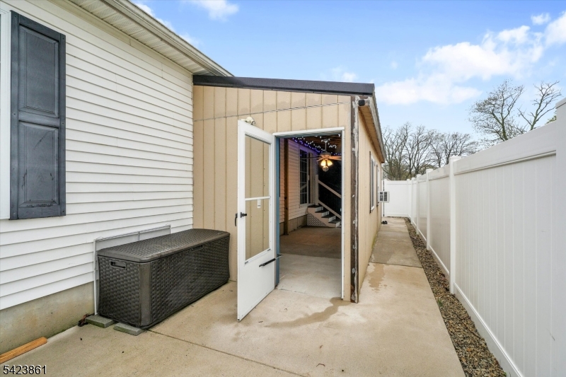 111 N Laurel St