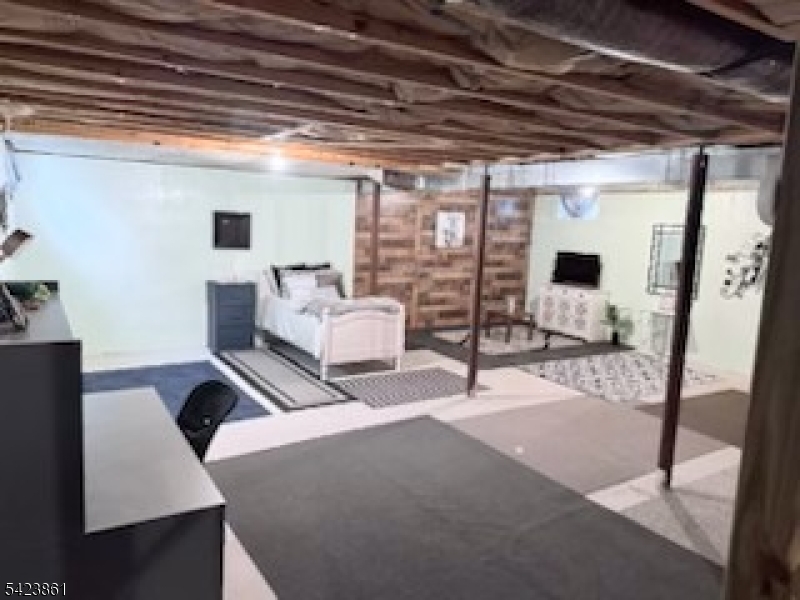 111 N Laurel St