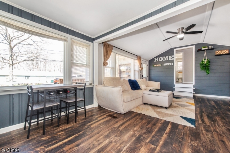 516 Upper Highland Lks Dr