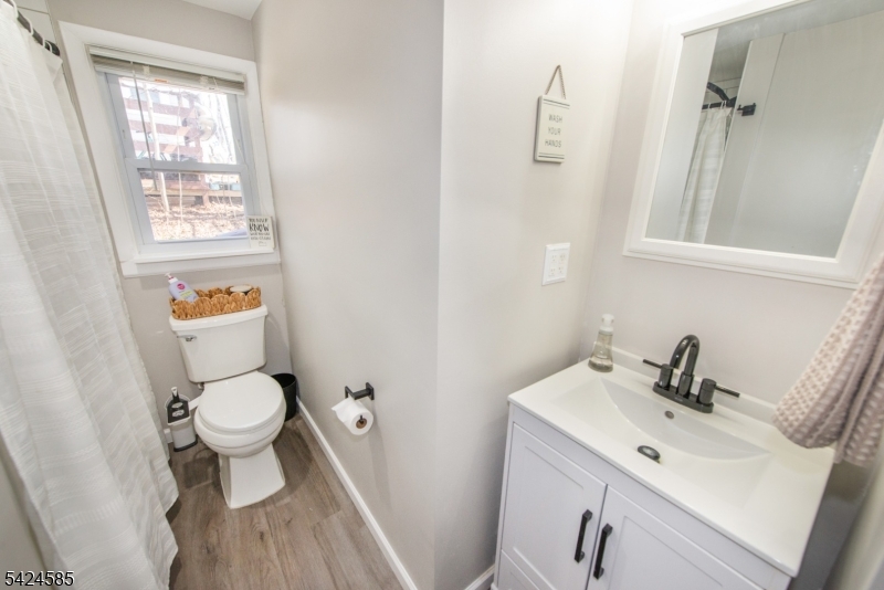 516 Upper Highland Lks Dr