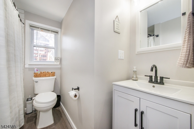 516 Upper Highland Lks Dr