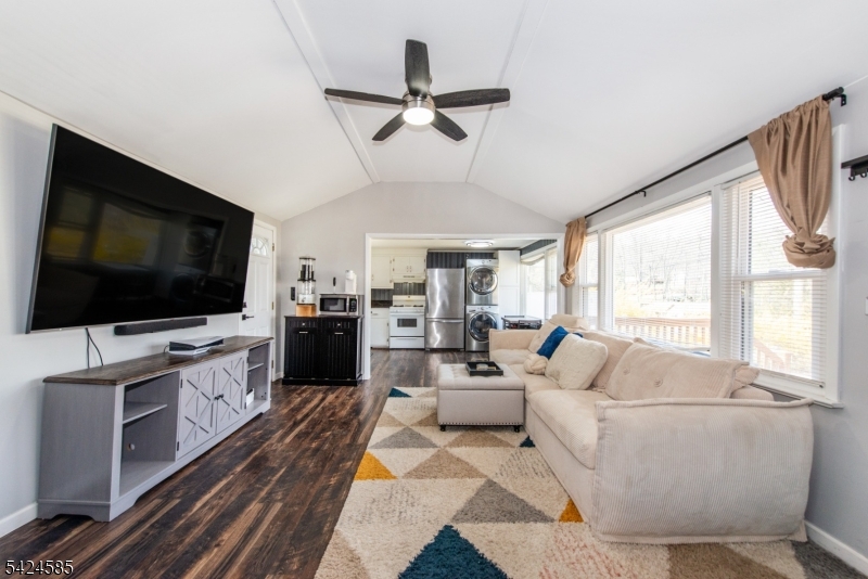 516 Upper Highland Lks Dr