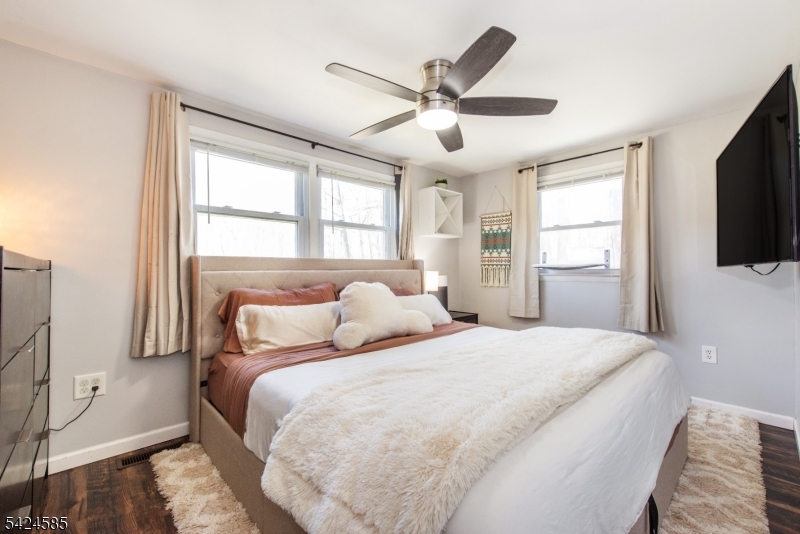 516 Upper Highland Lks Dr