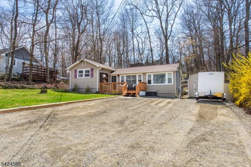 516 Upper Highland Lks Dr