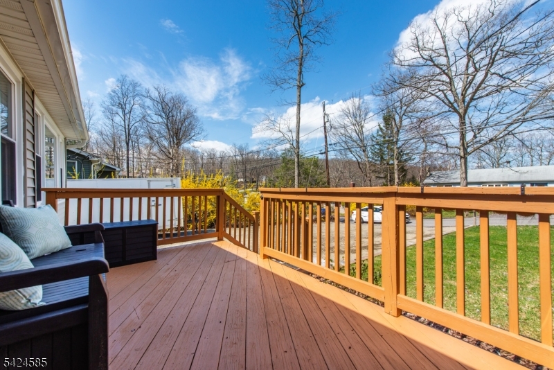 516 Upper Highland Lks Dr