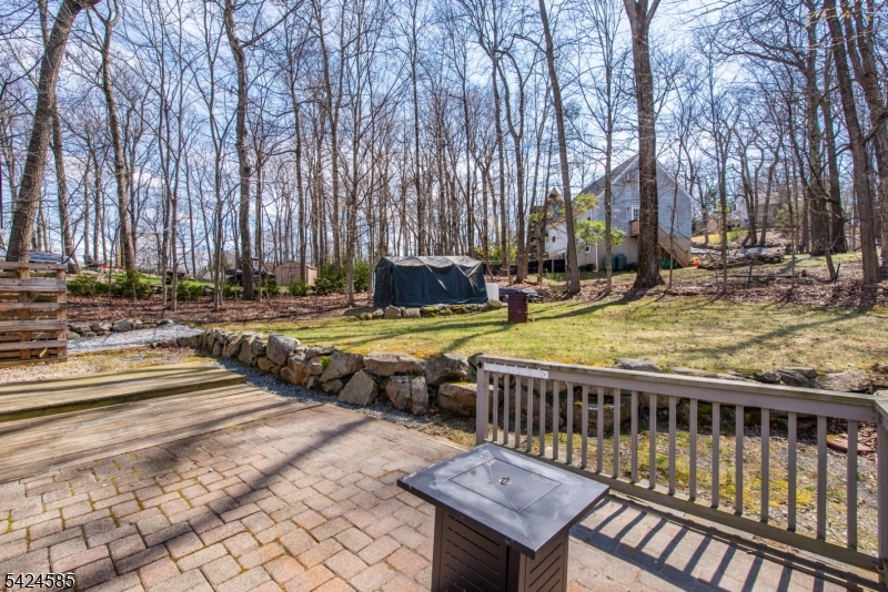 516 Upper Highland Lks Dr