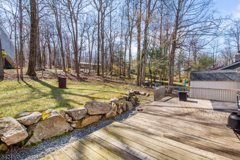 516 Upper Highland Lks Dr