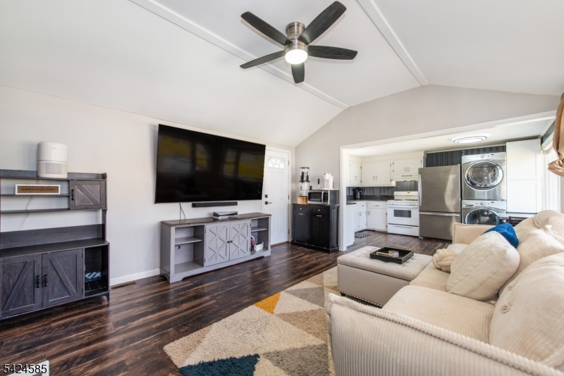 516 Upper Highland Lks Dr