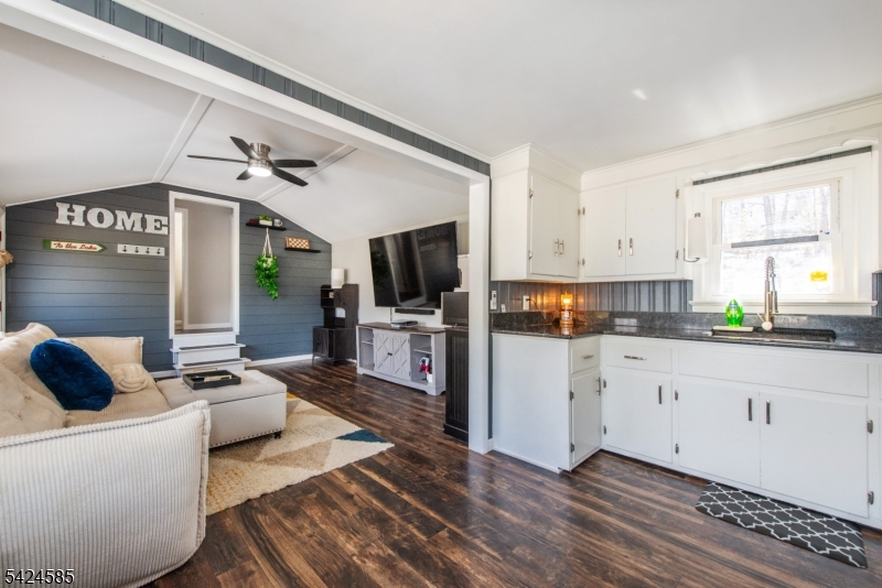 516 Upper Highland Lks Dr