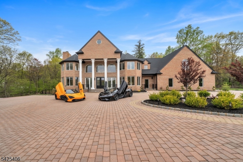19 Amira Ln