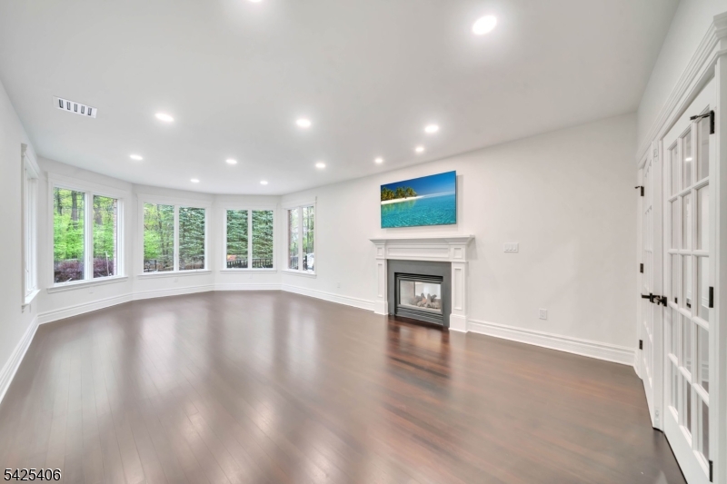 19 Amira Ln