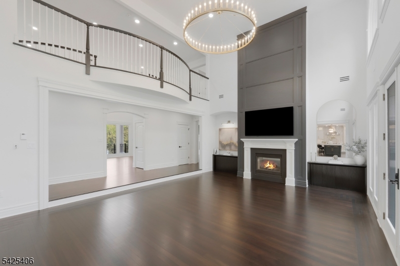 19 Amira Ln