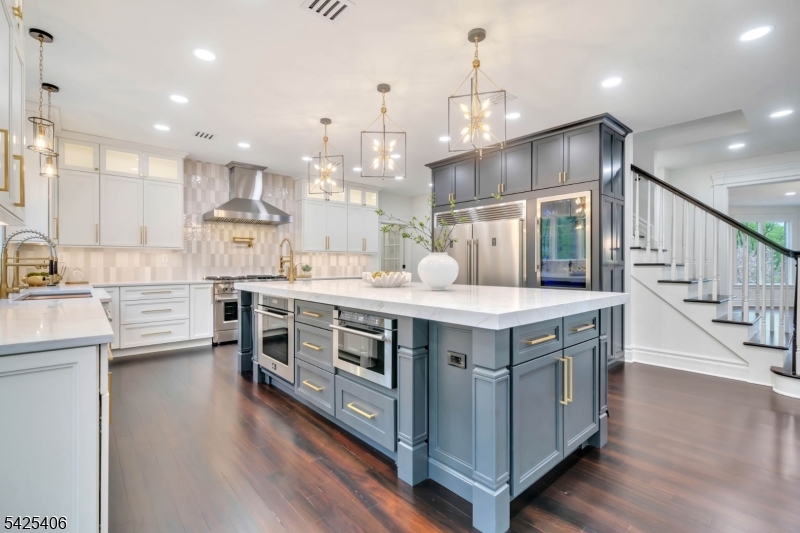 19 Amira Ln