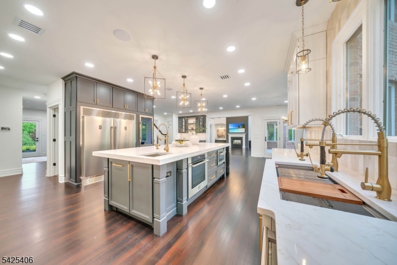 19 Amira Ln