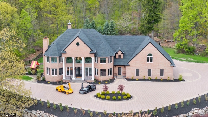 19 Amira Ln