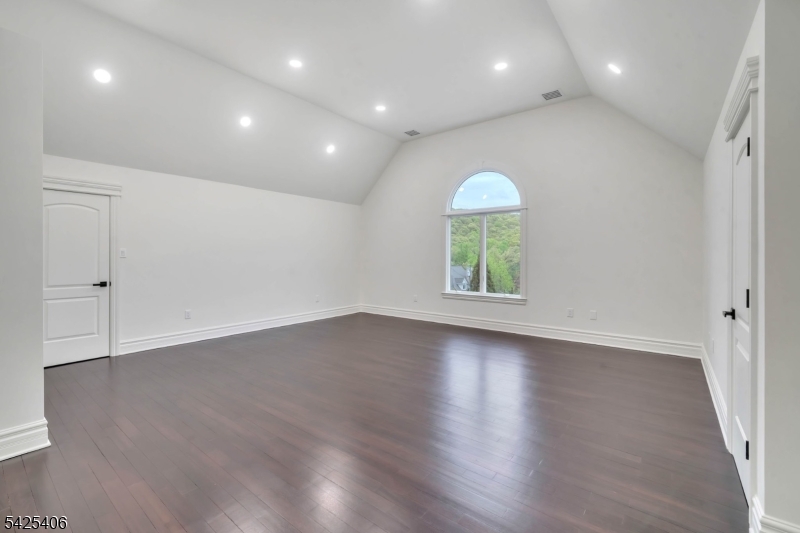 19 Amira Ln