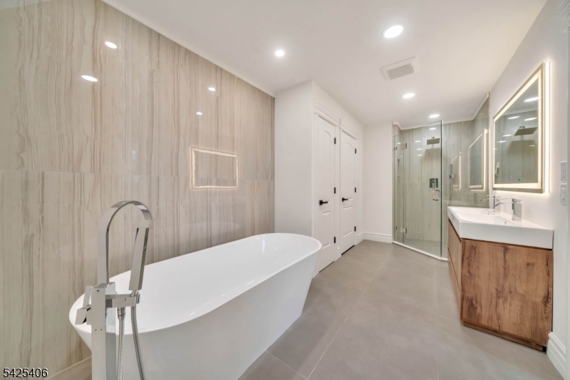 19 Amira Ln
