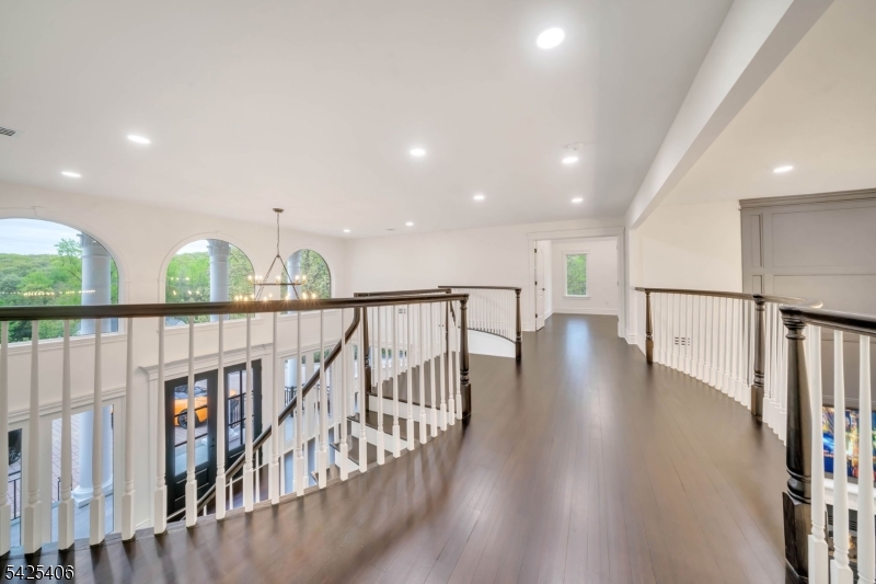 19 Amira Ln