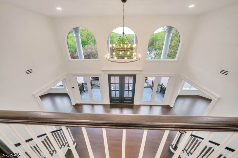 19 Amira Ln