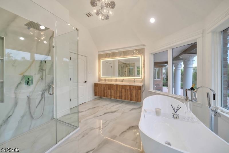 19 Amira Ln