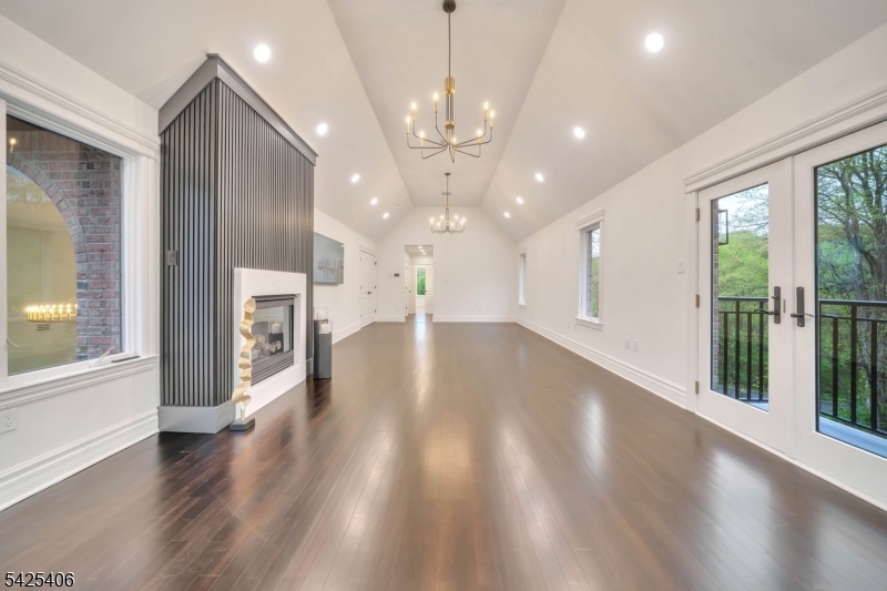 19 Amira Ln