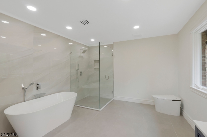 19 Amira Ln