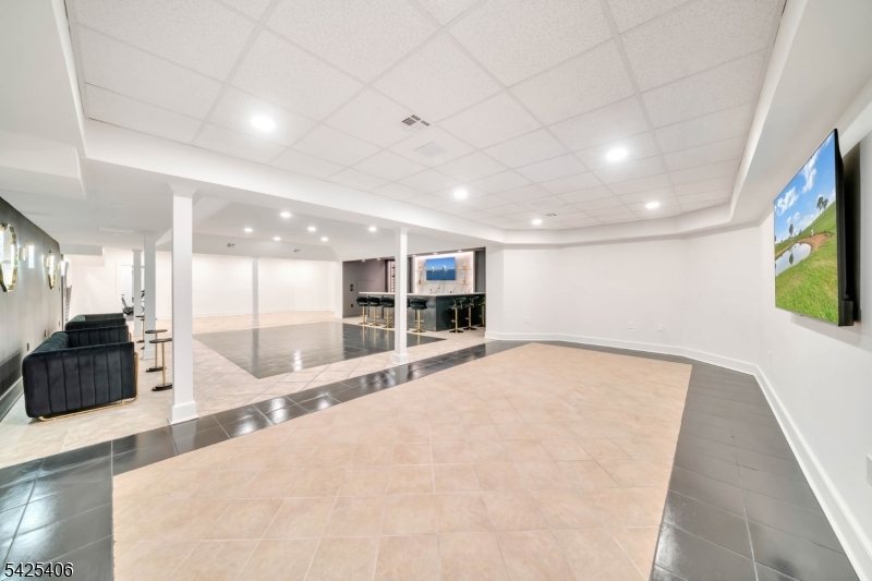 19 Amira Ln