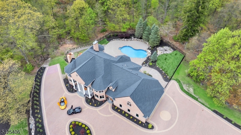 19 Amira Ln