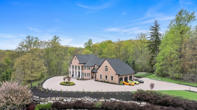 19 Amira Ln