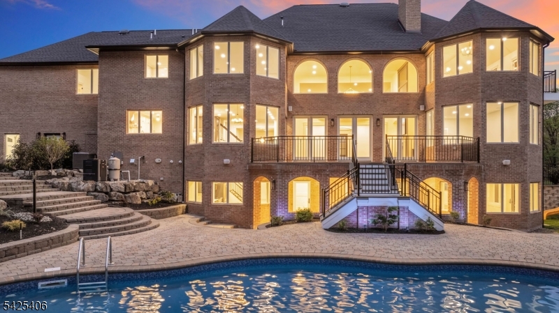 19 Amira Ln