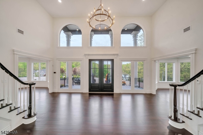 19 Amira Ln
