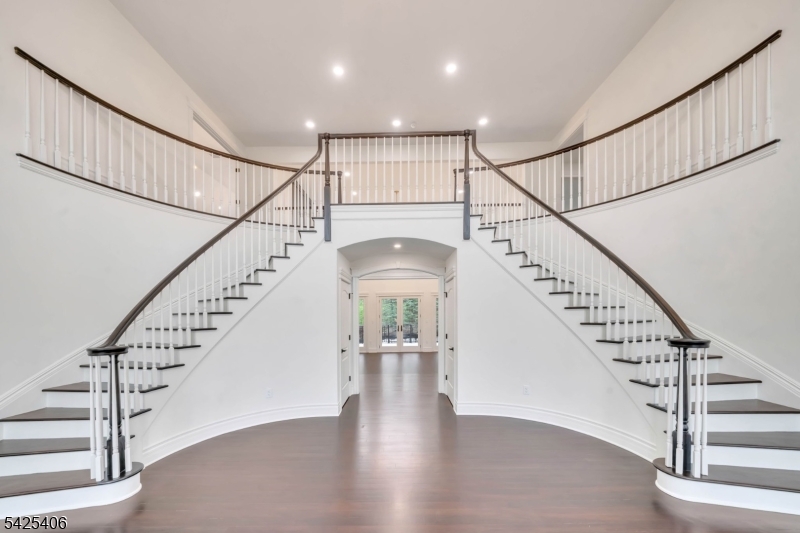 19 Amira Ln