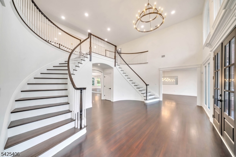 19 Amira Ln