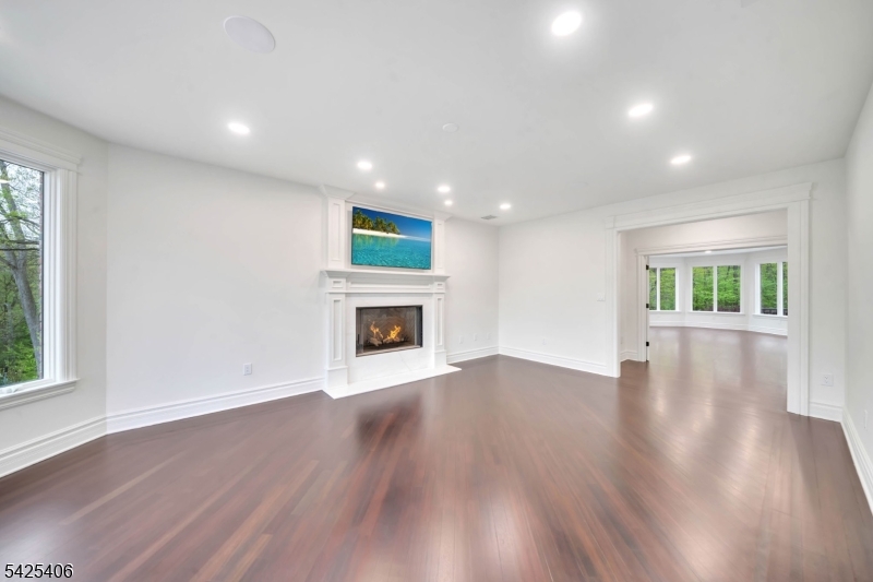 19 Amira Ln