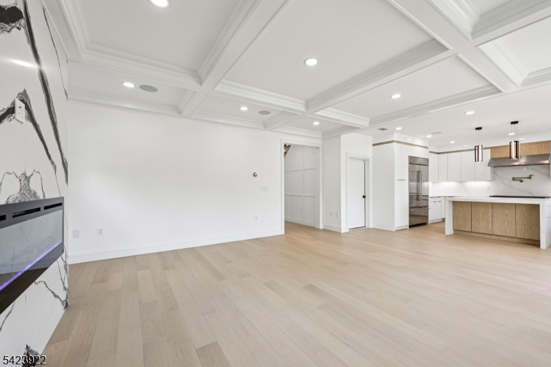 51 Albany Ave