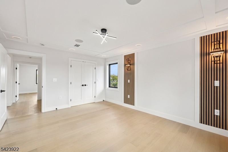 51 Albany Ave