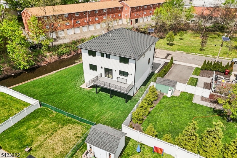 51 Albany Ave