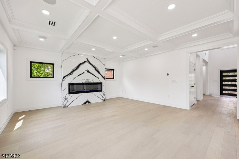 51 Albany Ave