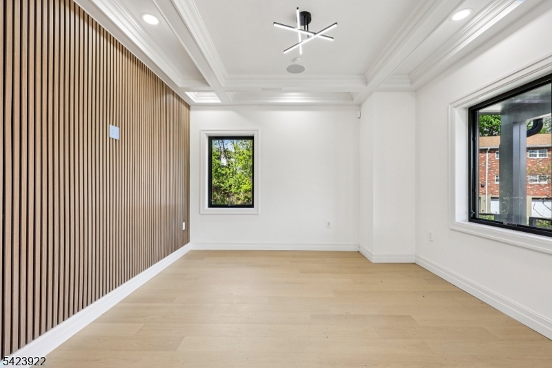 51 Albany Ave