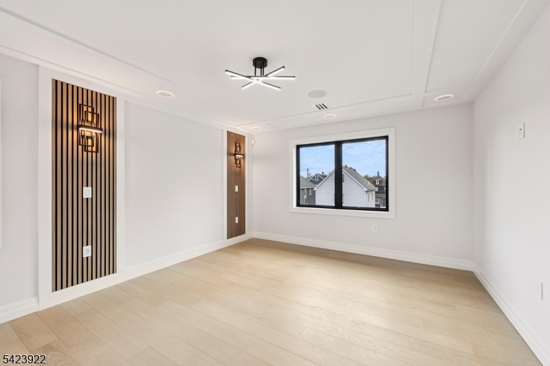 51 Albany Ave