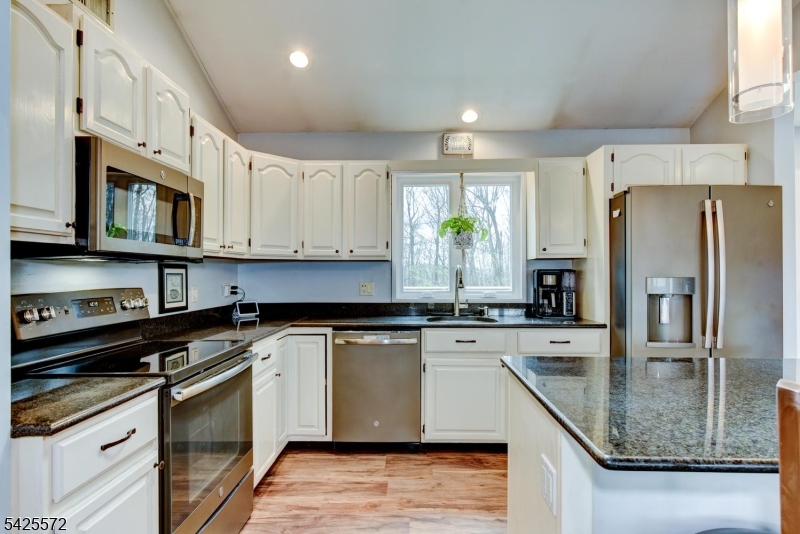 61 Lakeside Dr NW
