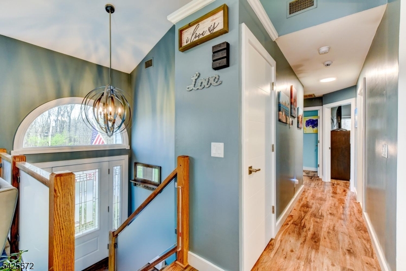61 Lakeside Dr NW