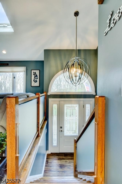61 Lakeside Dr NW