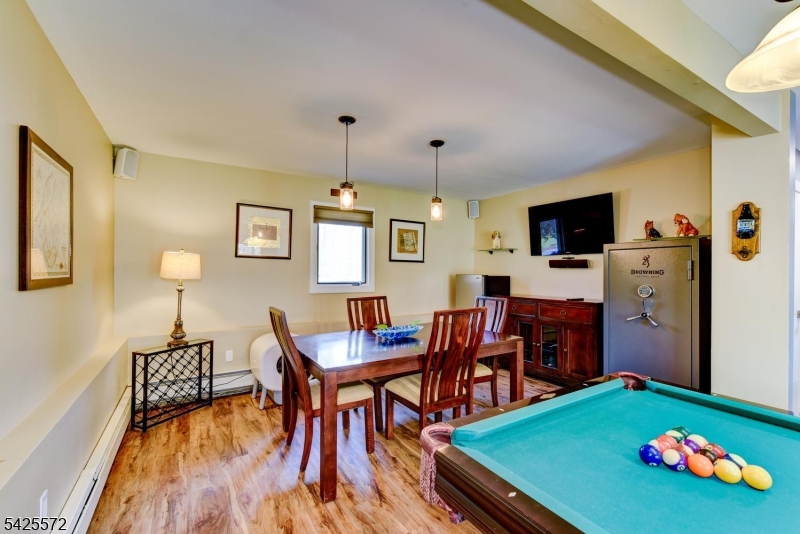 61 Lakeside Dr NW