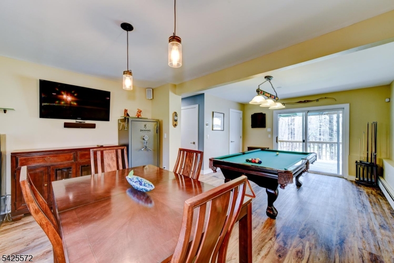 61 Lakeside Dr NW