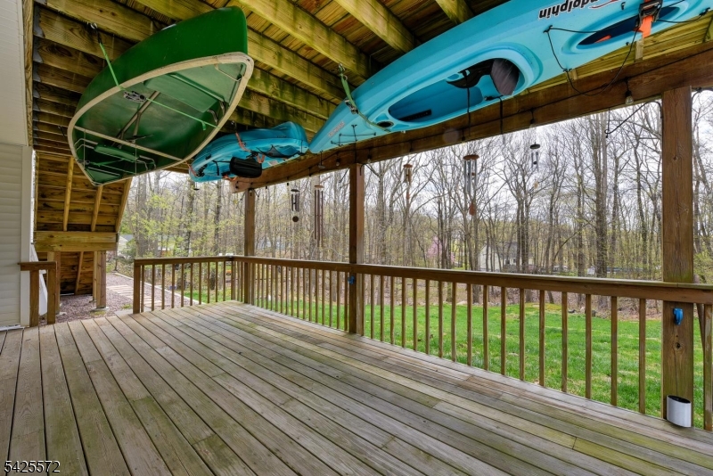 61 Lakeside Dr NW